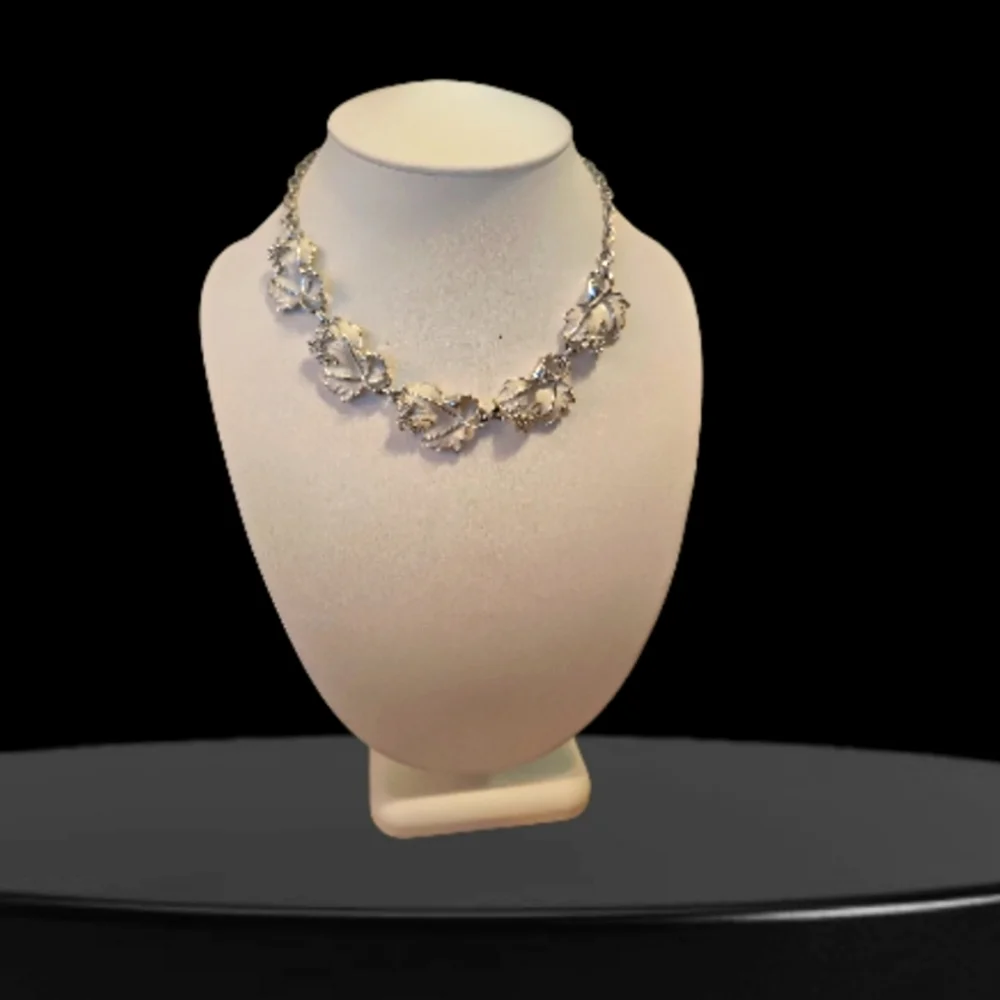 Vintage Signed Sarah Coventry Whispering Leaves Necklace,Clip Earrings Set. - Picture 2 of 5